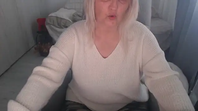 Snapshot of Divineblond chatting on April 2026 02:30:01 PM Divineblond online show from April 2026 02:30:01 PM