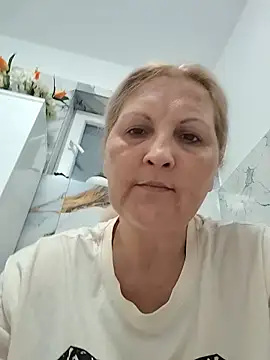 Snapshot of Divineblond chatting on April 2026 08:28:01 PM Divineblond online show from April 2026 08:28:01 PM