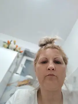 Snapshot of Divineblond chatting on April 2026 05:51:02 PM Divineblond online show from April 2026 05:51:02 PM