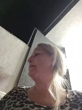 Snapshot of Divineblond chatting on May 2026 07:19:02 PM Divineblond online show from May 2026 07:19:02 PM