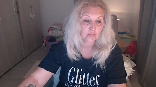 Snapshot of Divineblond chatting on May 2026 05:18:02 PM Divineblond online show from May 2026 05:18:02 PM