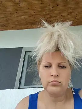 Snapshot of Divineblond chatting on May 2026 10:34:02 AM Divineblond online show from May 2026 10:34:02 AM