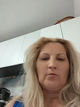 Snapshot of Divineblond chatting on May 2026 11:00:02 PM Divineblond online show from May 2026 11:00:02 PM