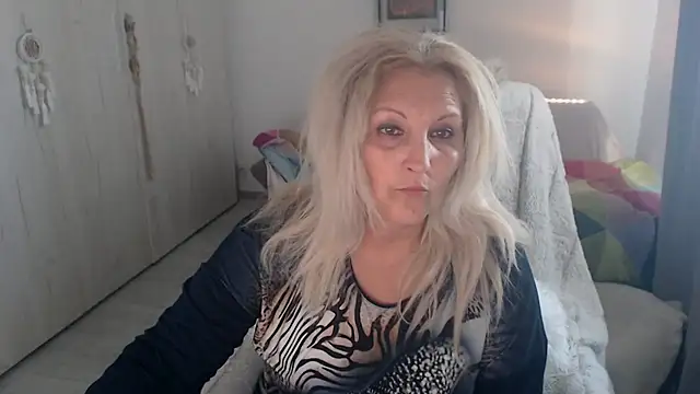 Snapshot of Divineblond chatting on May 2026 03:08:02 PM Divineblond online show from May 2026 03:08:02 PM
