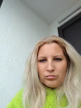 Snapshot of Divineblond chatting on May 2026 03:30:02 PM Divineblond online show from May 2026 03:30:02 PM