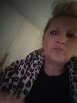 Snapshot of Divineblond chatting on May 2026 07:42:02 PM Divineblond online show from May 2026 07:42:02 PM