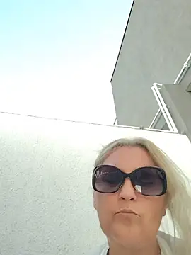 Divineblond online show from July 2026 06:10:01 PM