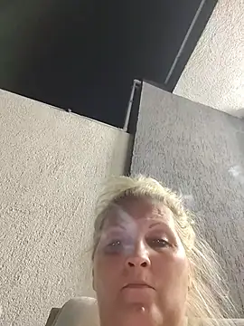 Divineblond online show from July 2026 07:05:01 PM