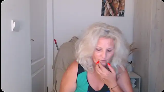 Divineblond online show from July 2026 01:58:33 AM