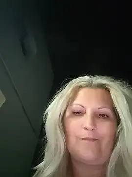 Divineblond online show from July 2026 08:52:02 PM
