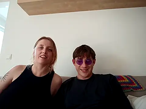 Goldensummar online show from April 2026 01:49:02 PM