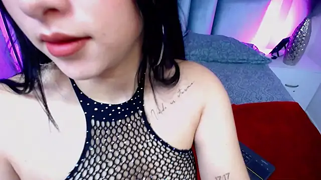 Snapshot of EmmyCastillo chatting on July 2026 02:10:02 PM EmmyCastillo online show from July 2026 02:10:02 PM