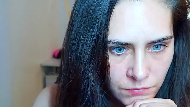 khalessi13 online show from April 2026 09:34:01 PM