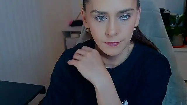 khalessi13 online show from May 2026 09:45:02 PM
