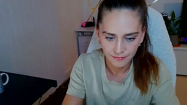 khalessi13 online show from June 2026 10:26:01 PM