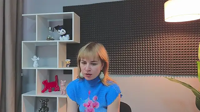 AstrixorLune online show from April 2026 01:41:02 PM