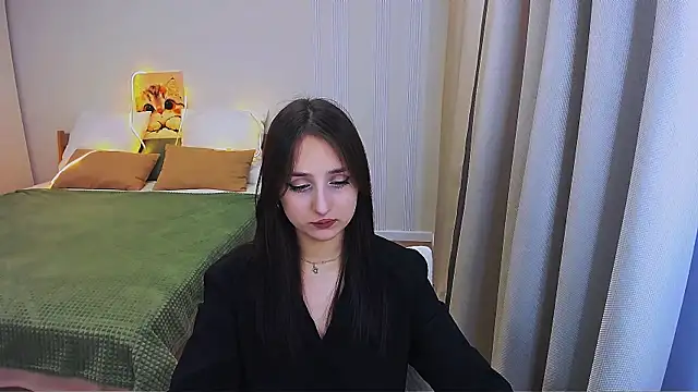 JulietteMonli online show from June 2026 07:31:02 PM
