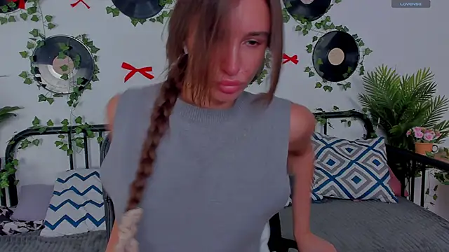 NicoleWells22 online show from June 2026 07:18:01 AM