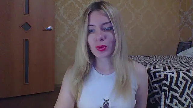 Softy Aura  online show from May 2026 06:47:02 PM