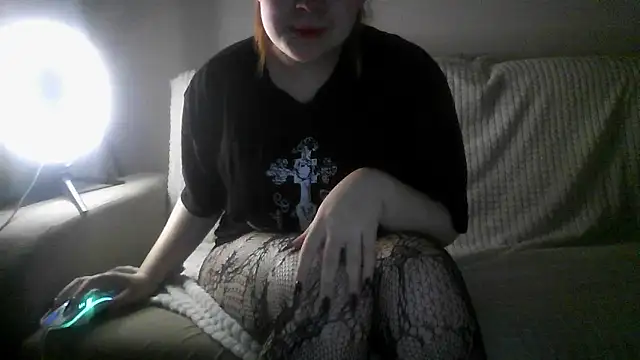 Snapshot of Amanda_Mia_ chatting on June 2026 10:37:01 PM Amanda Mia online show from June 2026 10:37:01 PM