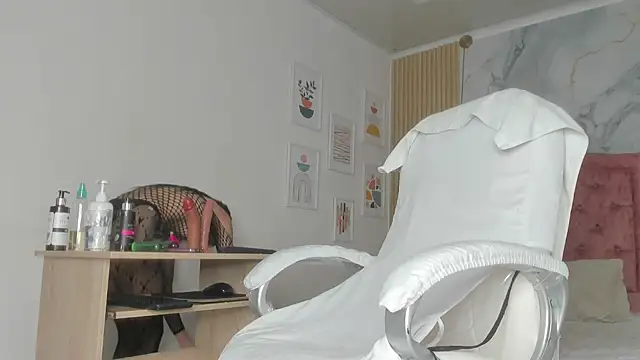 Snapshot of scarletmilzx chatting on June 2026 01:04:01 PM scarletmilzx online show from June 2026 01:04:01 PM