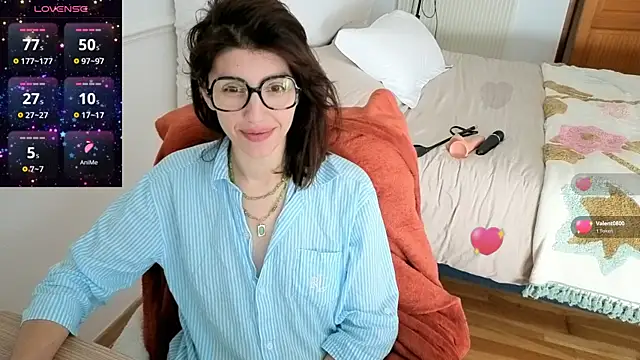 Snapshot of charlieangella chatting on June 2026 06:31:01 AM charlieangella online show from June 2026 06:31:01 AM
