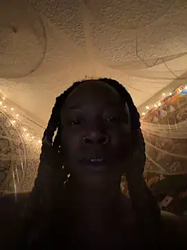 Nayomii28 online show from April 2026 03:21:01 PM