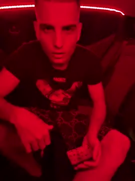 Milanese22 online show from April 2026 07:11:01 PM