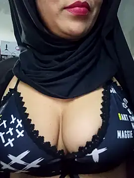 nadia  abaud online show from January 2025 01:42:02 AM