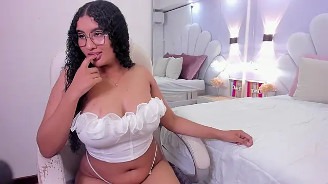 roxy domnin online show from May 2026 04:39:01 AM