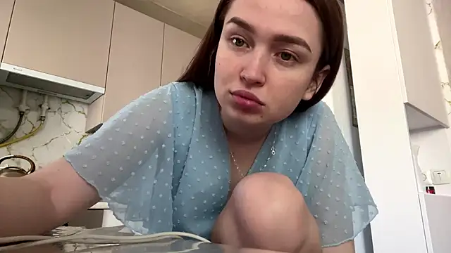 Chloooee online show from May 2026 10:42:02 AM