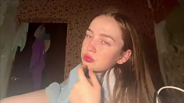 Chloooee online show from May 2026 03:20:02 PM