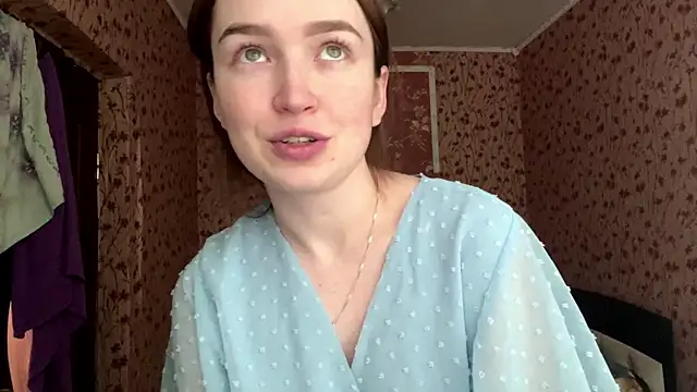 Chloooee online show from May 2026 02:46:02 PM