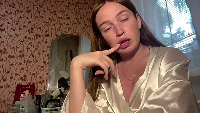Chloooee online show from July 2026 01:51:01 PM