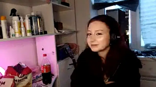 Snapshot of em0emily chatting on July 2026 06:03:02 PM em0emily online show from July 2026 06:03:02 PM