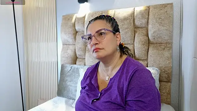 Carolina crus  online show from June 2026 11:03:01 AM
