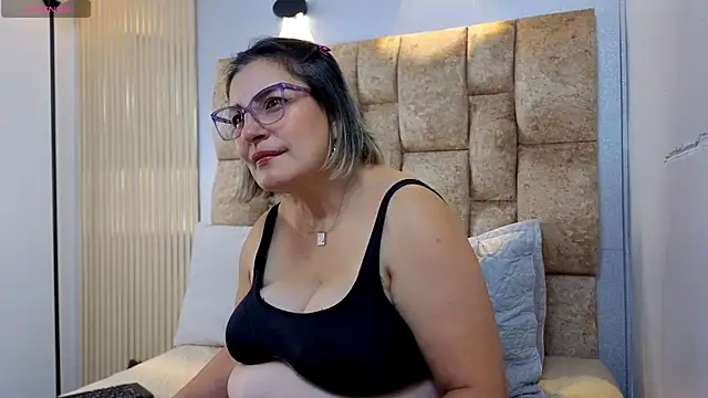 Carolina crus  online show from July 2026 12:34:02 PM