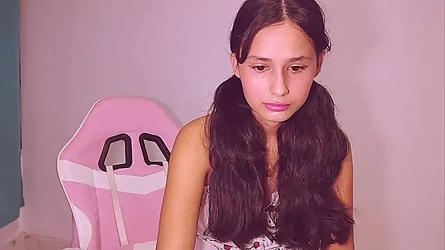 Snapshot of Baby_Elisee chatting on July 2026 03:04:01 AM Baby Elisee online show from July 2026 03:04:01 AM