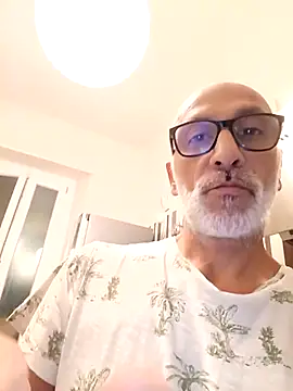 Snapshot of circusmale chatting on April 2026 08:57:02 PM circusmale online show from April 2026 08:57:02 PM