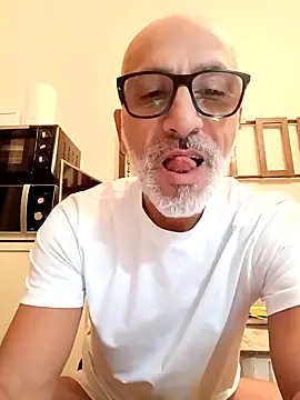 Snapshot of circusmale chatting on May 2026 11:34:01 PM circusmale online show from May 2026 11:34:01 PM