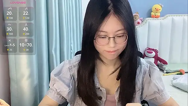 Snapshot of Luna-666 chatting on April 2026 03:29:01 PM Luna-666 online show from April 2026 03:29:01 PM