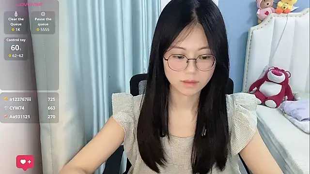 Snapshot of Luna-666 chatting on May 2026 03:04:02 AM Luna-666 online show from May 2026 03:04:02 AM