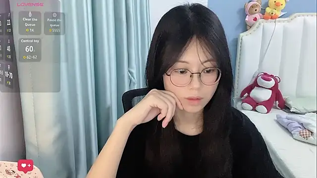 Snapshot of Luna-666 chatting on May 2026 01:06:01 PM Luna-666 online show from May 2026 01:06:01 PM
