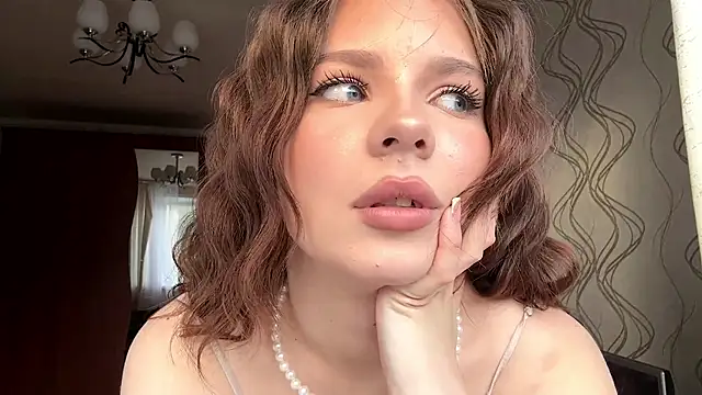 MollyWow online show from April 2026 03:05:01 PM