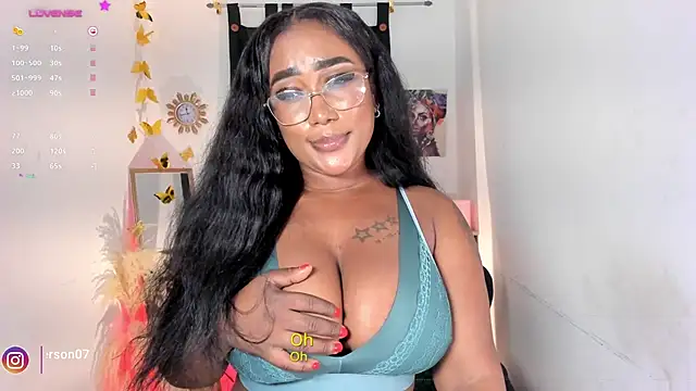 Snapshot of alessia_anderson chatting on January 2025 04:45:01 AM alessia anderson online show from January 2025 04:45:01 AM