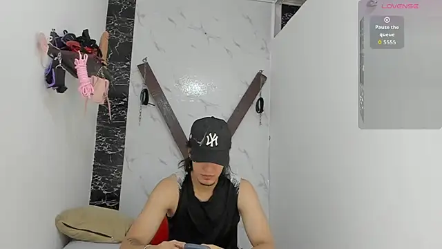 sweetauracouple online show from August 2026 03:09:01 AM