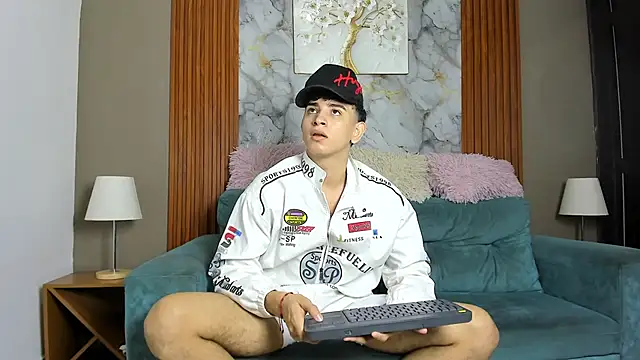 Snapshot of LOVE_GUYS1 chatting on May 2026 04:04:02 PM LOVE GUYS1 online show from May 2026 04:04:02 PM