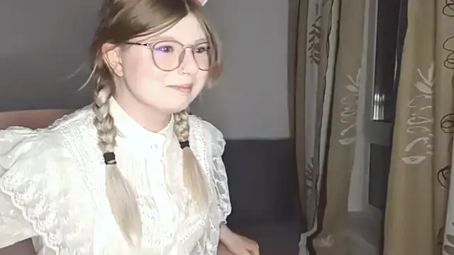 Snapshot of YukiBlush chatting on May 2026 05:21:02 PM YukiBlush online show from May 2026 05:21:02 PM