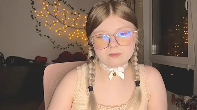 Snapshot of YukiBlush chatting on June 2026 09:01:02 PM YukiBlush online show from June 2026 09:01:02 PM