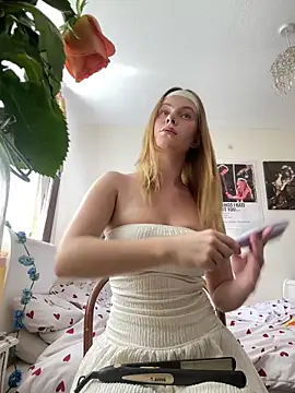 Young Lizzie online show from May 2026 01:52:01 PM